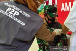 Dandim dan Kapolres Tapin yakinkan masyarakat untuk divaksin