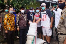 Warga korban angin kencang di Sidoarjo terima bantuan dari pemkab