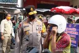 Tim gabungan Babel bagikan 5.000 masker kepada masyarakat
