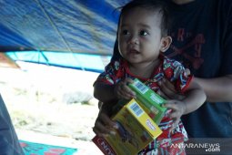 PMI distribusikan makanan tambahan untuk bayi di lokasi pengungsian korban gempa