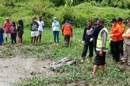 Seorang balita terseret arus air di Blitar ditemukan meninggal