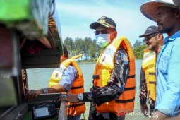 35 nelayan di Nagan Raya diberikan bantuan alat pencari ikan