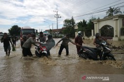 Jalan Nasional di Jombang Tergenang Banjir