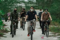 Menparekraf tinjau rencana pengembangan hutan sosial di Belitung