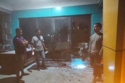 OTK lempar bom molotof ke Kantor PLN Kuala