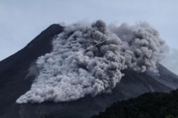 News Focus -- Five volcanoes erupting sporadically in Indonesia since Jan 2021