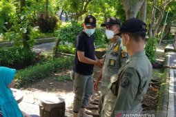 Pemkot Denpasar semprot disinfektan di ruang publik tekan COVID-19