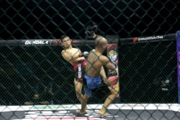 Billy pertahankan gelar kelas Strawweight One Pride MMA