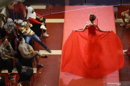 Kompetisi Model di Surabaya