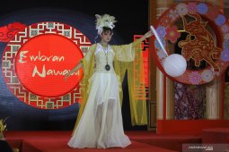 Busana Imlek dengan Sentuhan Batik Nusantara