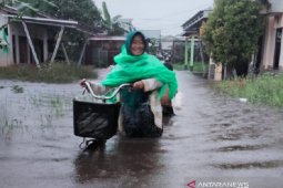 15 orang dievakuasi  ke gedung BLKI akibat banjir di Singkawang