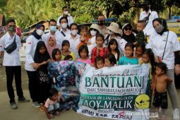 HIPMI Tapin bagikan sembako ke HST