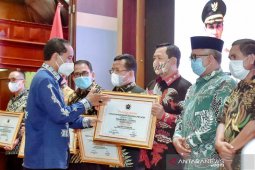 Wali kota Sabang terima penghargaan sahabat PWI