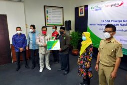 Bank Jatim - BPJAMSOSTEK bantu kepesertaan 35 ribu pekerja rentan