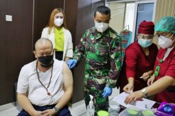 Ketua dan Wakil Ketua DPD RI divaksin Sinovac