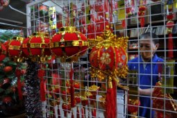 Penjualan pernik Imlek turun akibat pandemi