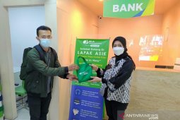 BPJAMSOSTEK Cikarang bagi-bagi APD COVID-19 peringati bulan K3