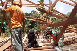 Pembangunan rumah Lia bocah yatim piatu yang selamat dari longsor di HST sudah 50 persen