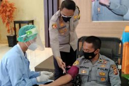 25 anggota Polresta Cirebon donor plasma konvalesen