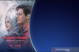 Roger Danuarta belajar cara adzan dari  film "#BerhentiDiKamu"