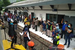 Di Stasiun Indro, Tertumpu asa warga Kabupaten Gresik