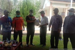 Wabup Paser Utara serahkan bantuan kepada korban banjir di Balangan