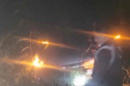 Polisi evakuasi tujuh penumpang minibus yang tersesat di hutan Majalengka