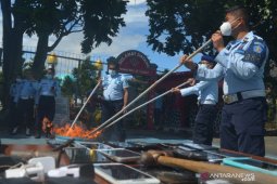 Banyak napi punya ponsel di sel, di Cianjur ratusan unit dihancurkan