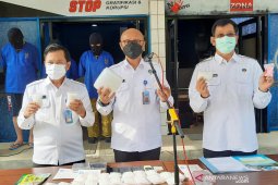 Suami istri dan anak perempuan kendalikan peredaran 3,2 kg sabu-sabu