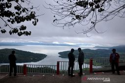 Danau Toba jadi tempat wisata yang buat Bang Tigor bersemangat bekerja di film Wasiat Warisan