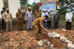 Bupati Balangan letakkan batu pertama pembangunan langgar Al-Muhajirin