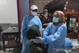 Pemkot Pangkalpinang laksanakan swab antigen di warung kopi