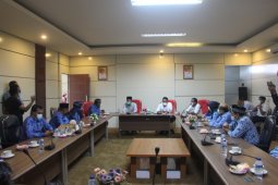 Di akhir jabatan Wabup Paser Kaharuddin  gelar perpisahan