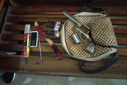 Polisi tangkap dua tersangka bawa senpi rakitan