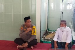 Polres Bangka Barat bantu sembako warga terdampak COVID-19