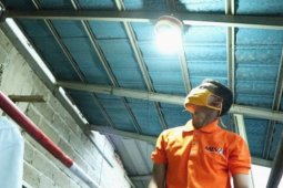 Meval sumbang bohlam ke panti asuhan