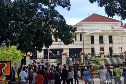 Ratusan nelayan datangi PN dan Kejati Bengkulu