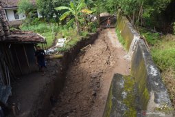 Tanah Ambles di Madiun