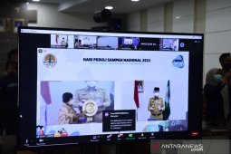 Wali Kota Jambi menerima penghargaan dan DID dari Menteri LHK