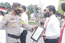 Kapolres Tabalong berikan reward 13 personilnya
