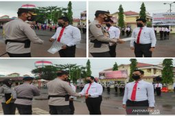 Personel Polres HSU selamatkan korban penyanderaan terima penghargaan
