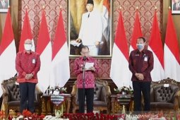 Gubernur Koster resmikan penggunaan kain tenun endek setiap Selasa