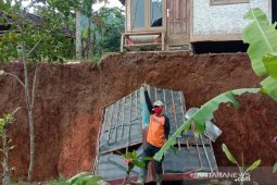 Penyintas bencana pergerakan tanah di Ciherang butuh sembako