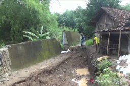 Tanggul Sungai Jeroan nyaris ambrol, warga Temboro Madiun was-was