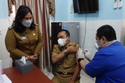 Plh Bupati Lampung Tengah terima vaksinasi COVID-19 tahap kedua