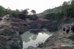 Menanti solusi dari malapetaka di lubang emas  tidak berizin