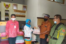 Pemkot Kediri tetap bagikan paket bahan pokok kepada warga jalani isolasi
