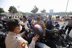 Tunjang kinerja Bhabinkamtibmas, Polda Jatim bagikan ratusan unit kendaraan operasional