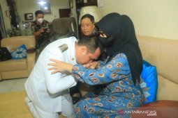 Aditya minta restu orang tua sebelum dilantik jadi wali kota