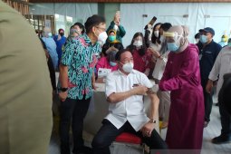 Vaksinasi tahap II di Jatim sasar 21 juta lansia